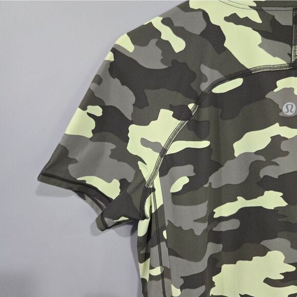 🐢 lululemon UVP Run SS Size 4 short sleeve shirt Like New Size 4 XS - Picture 8 of 11